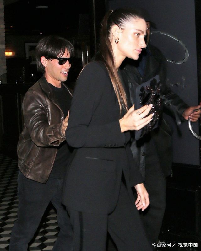 近日在加利福尼亚,汤姆·克鲁斯(tom cruise)和嫩模女友niia dines一